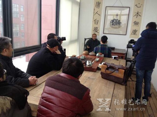 2014年12月11日，张雄艺术网记者到北京拜访荣宝斋画院研究创作中心主任老圃先生并进行专访