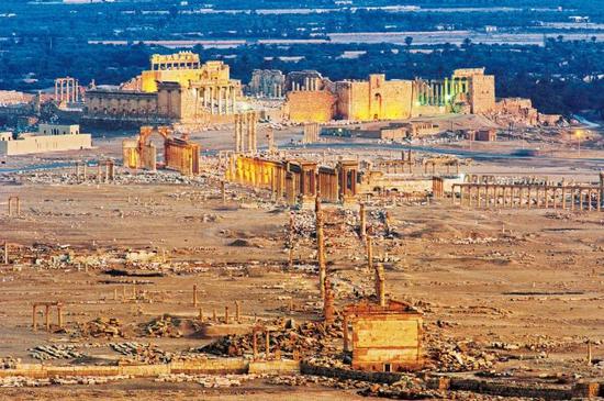 帕尔米拉，取自希腊语“椰枣”，曾是古丝绸之路上最繁荣、最有文化底蕴的绿洲城市之一