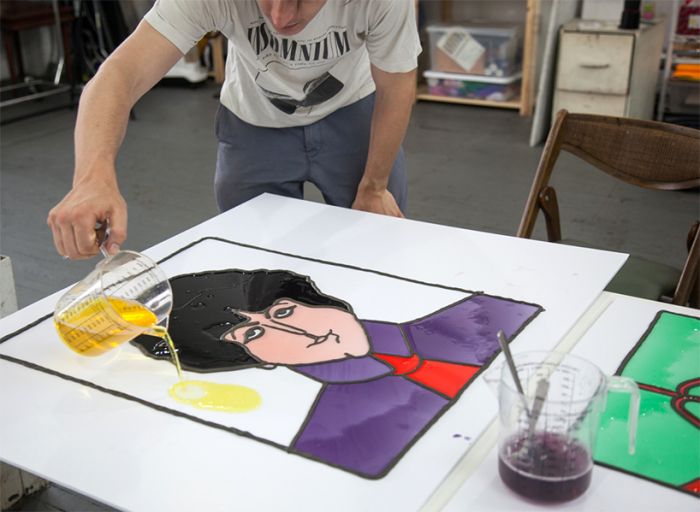 哈格里夫用黄色液体凝胶为保罗•麦卡特尼的肖像画上色