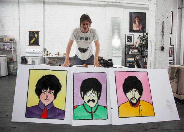 三位披头士乐队成员的肖像画