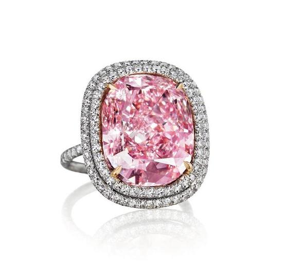 香港富豪拍下1.8亿稀世粉钻送给爱女 香港富豪拍下1.8亿稀世粉钻送给爱女