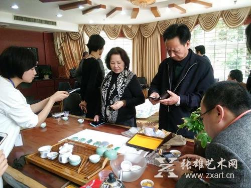 以藏会友:稀罕“宝贝”现身张雄书画院 以藏会友:稀罕“宝贝”现身张雄书画院