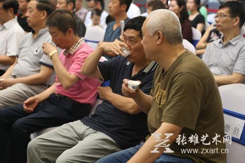   艺术家现场品茗