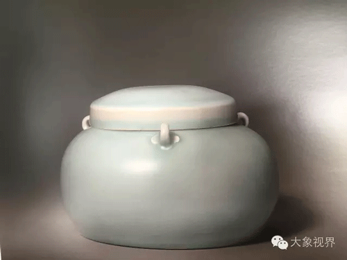 北京故宫所藏一例同样是清宫旧藏,带盖 北京故宫所藏一例同样是清宫旧藏,带盖